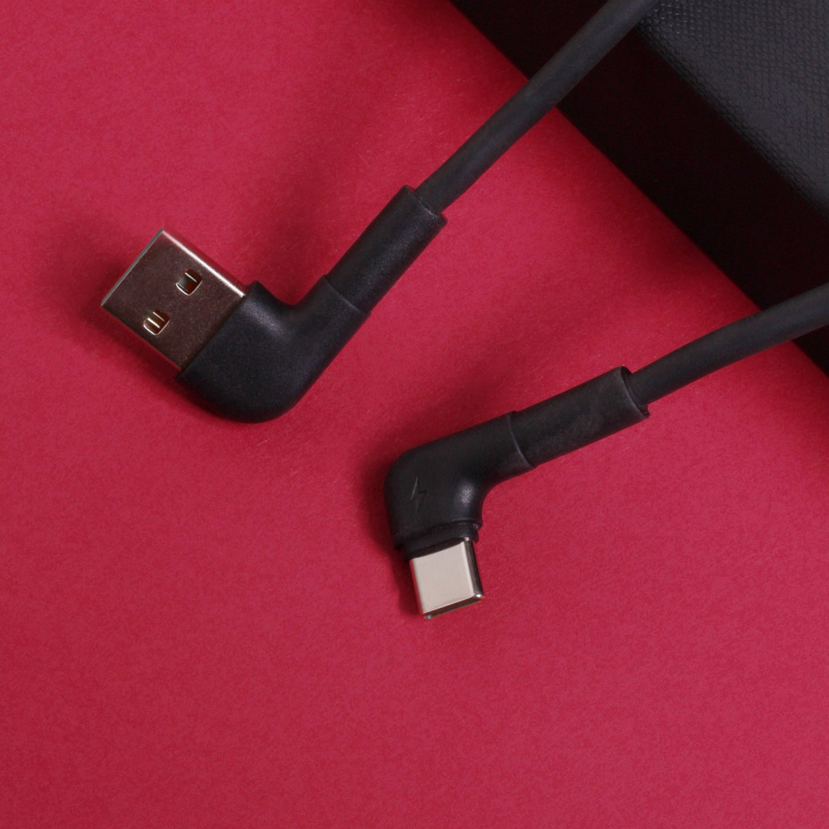 Maxlife kabelis MXUC-09 leņķa USB - USB-C 2,0 m 3A, melns