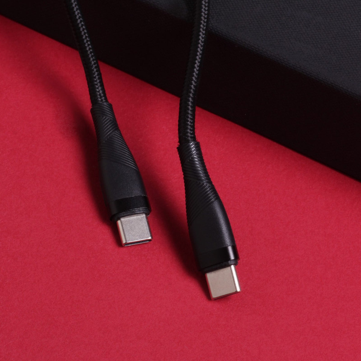 Maxlife MXUC-08 kabelis USB-C - USB-C 1,0 m 60W melns neilons