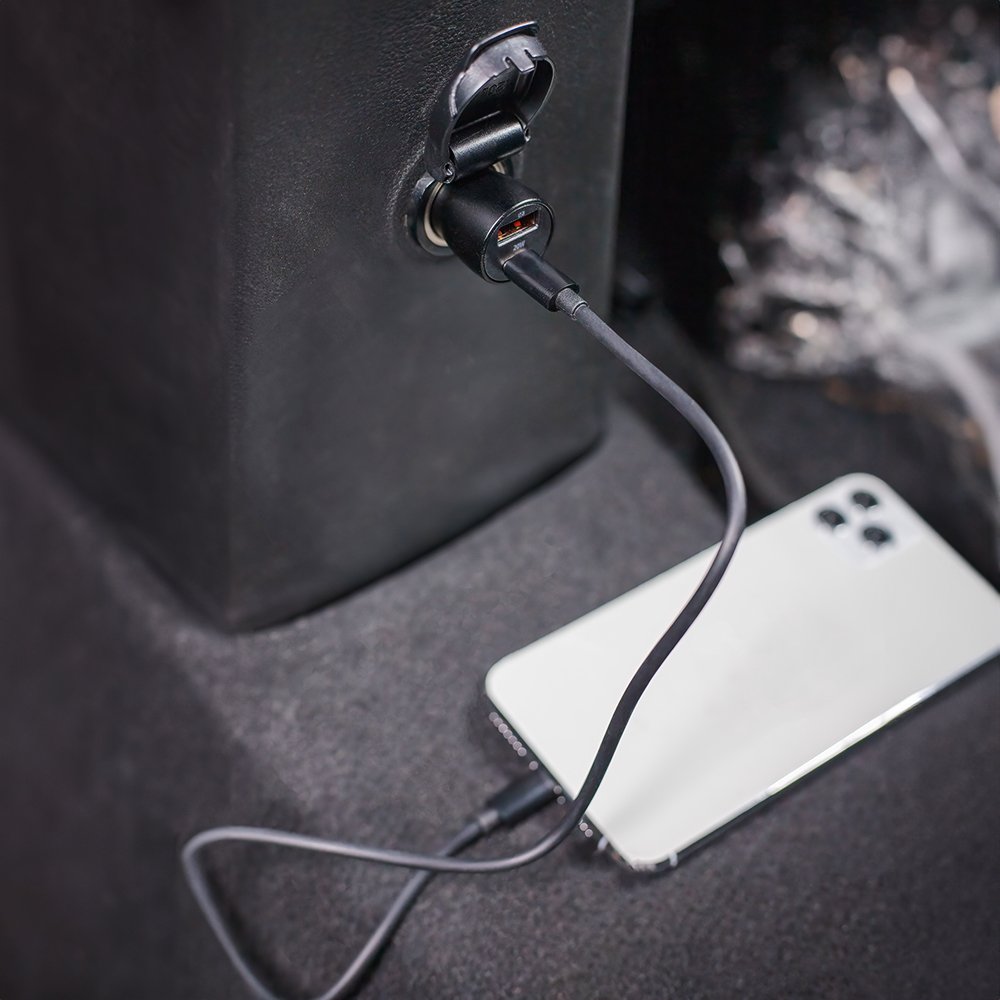 Maxlife MXCC-04 PD QC automašīnas lādētājs 1x USB-C 1x USB 20W melns + USB-C - USB-C kabelis 60W