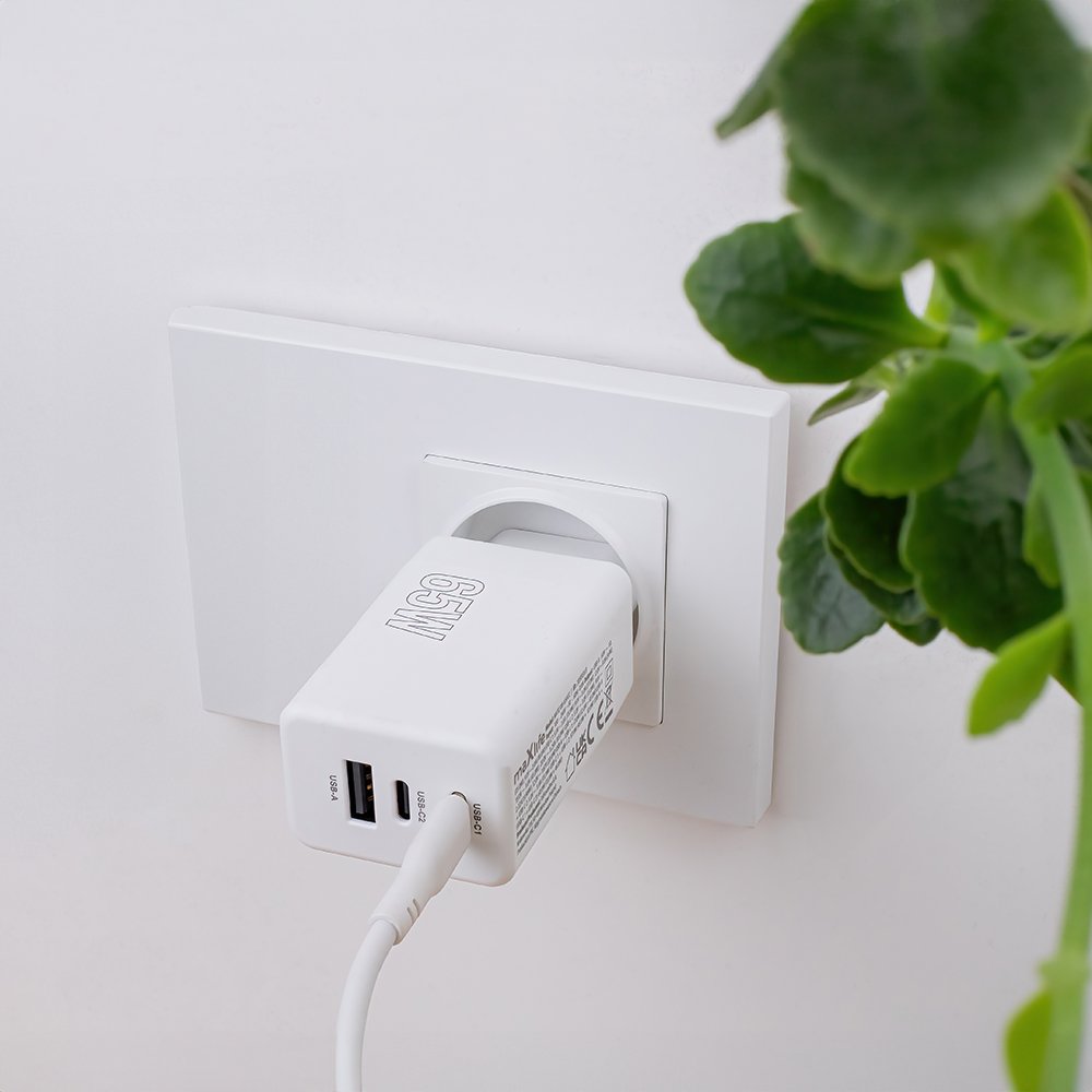 Maxlife lādētājs MXTC-08-65ACC PD QC 2x USB-C 1x USB 65W, balts