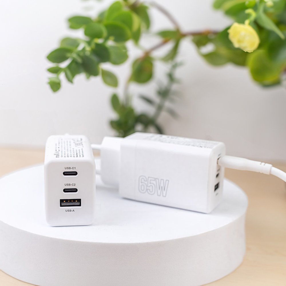 Maxlife lādētājs MXTC-08-65ACC PD QC 2x USB-C 1x USB 65W, balts