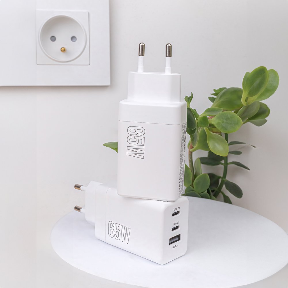 Maxlife lādētājs MXTC-08-65ACC PD QC 2x USB-C 1x USB 65W, balts