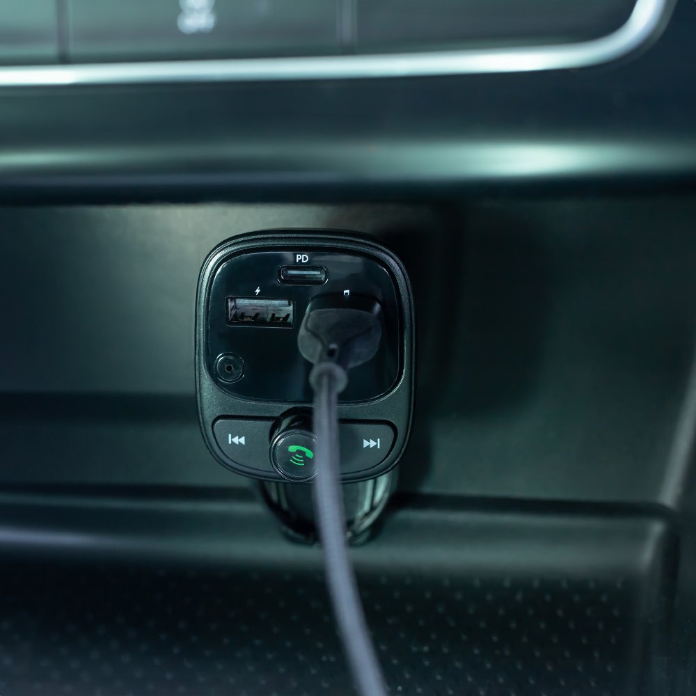 Forever FM raidītājs BT 2 x USB-A 1 x USB-C PD 30W TR-370 melns