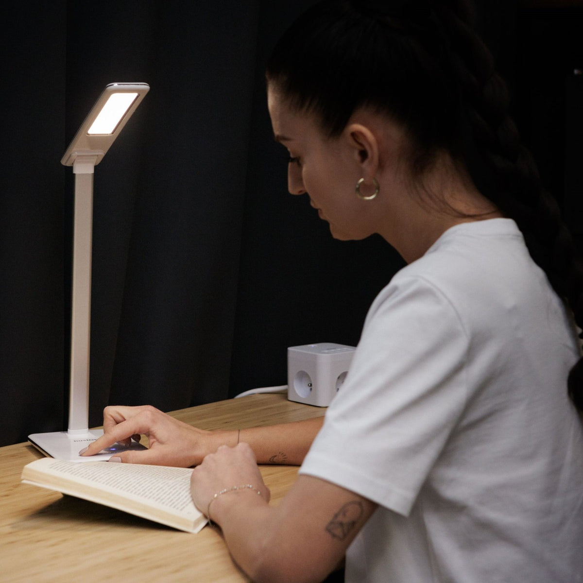 Huslog lampa ar bezvadu lādēšanu, balta OW-390202