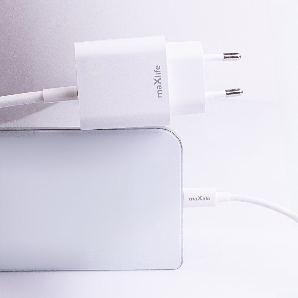 Maxlife MXTC-06-20AC PD QC lādētājs 1x USB-C 1x USB 20W balts + USB-C - Lightning kabelis 20W