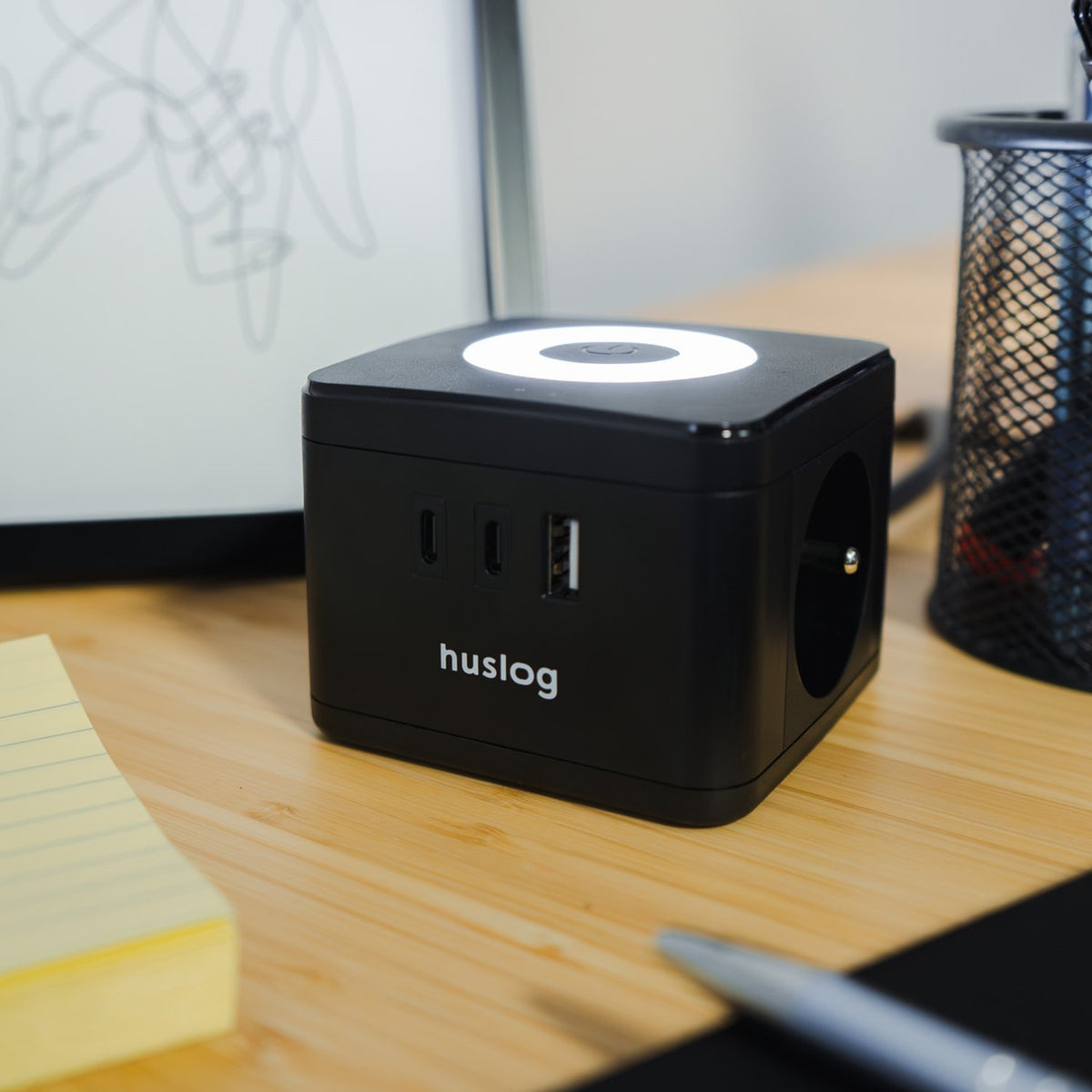 Huslog Cube pagarinātājs ar LED