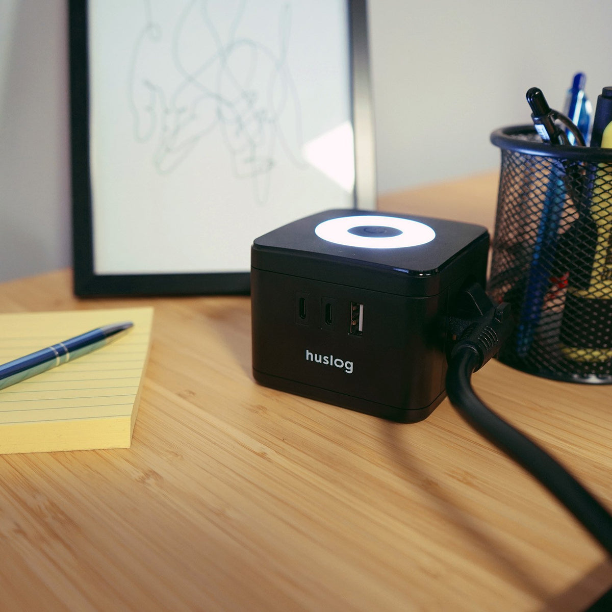 Huslog Cube pagarinātājs ar LED