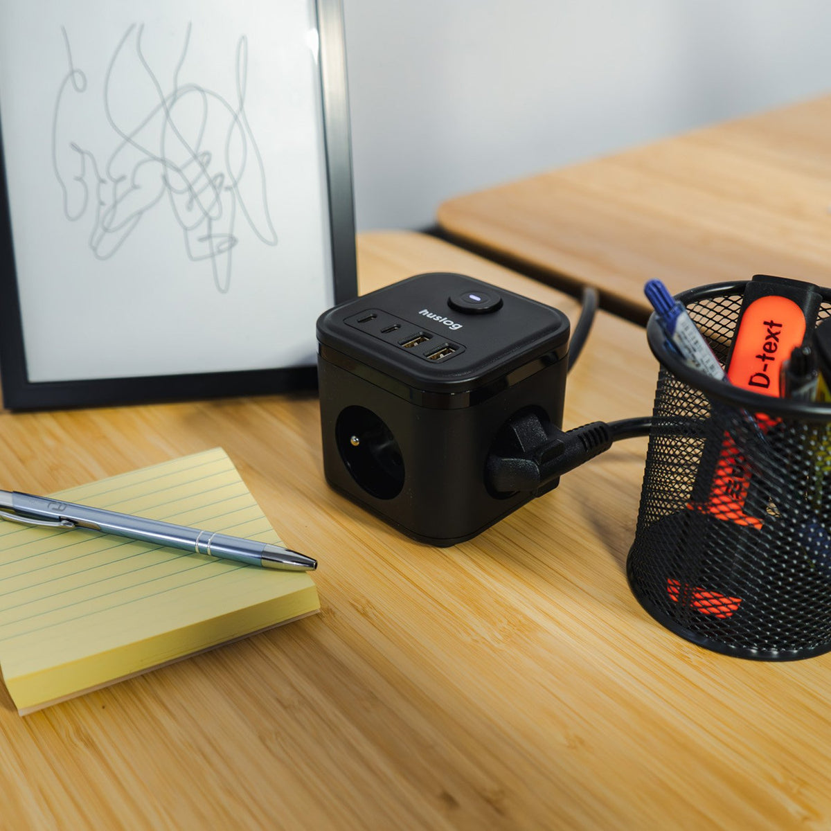 Huslog Cube pagarinātājs ar USB