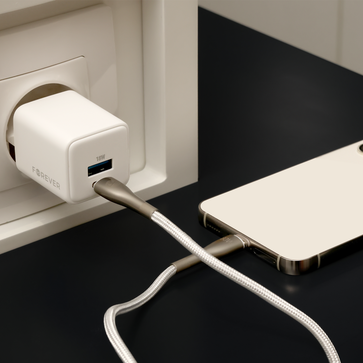 Forever TC-08-20AC GaN PD QC lādētājs 1x USB-C 1x USB 20W balts