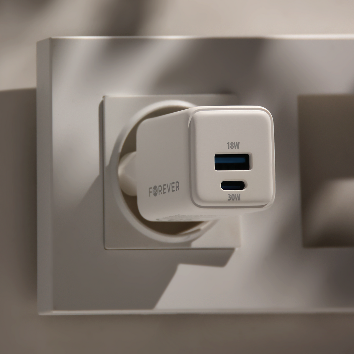 Forever TC-08-30AC GaN PD QC lādētājs 1x USB-C 1x USB 30W balts