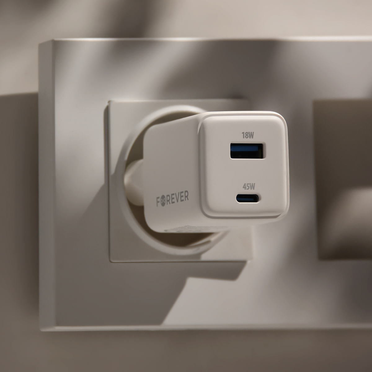 Forever TC-08-45AC GaN PD QC lādētājs 1x USB-C 1x USB 45W balts