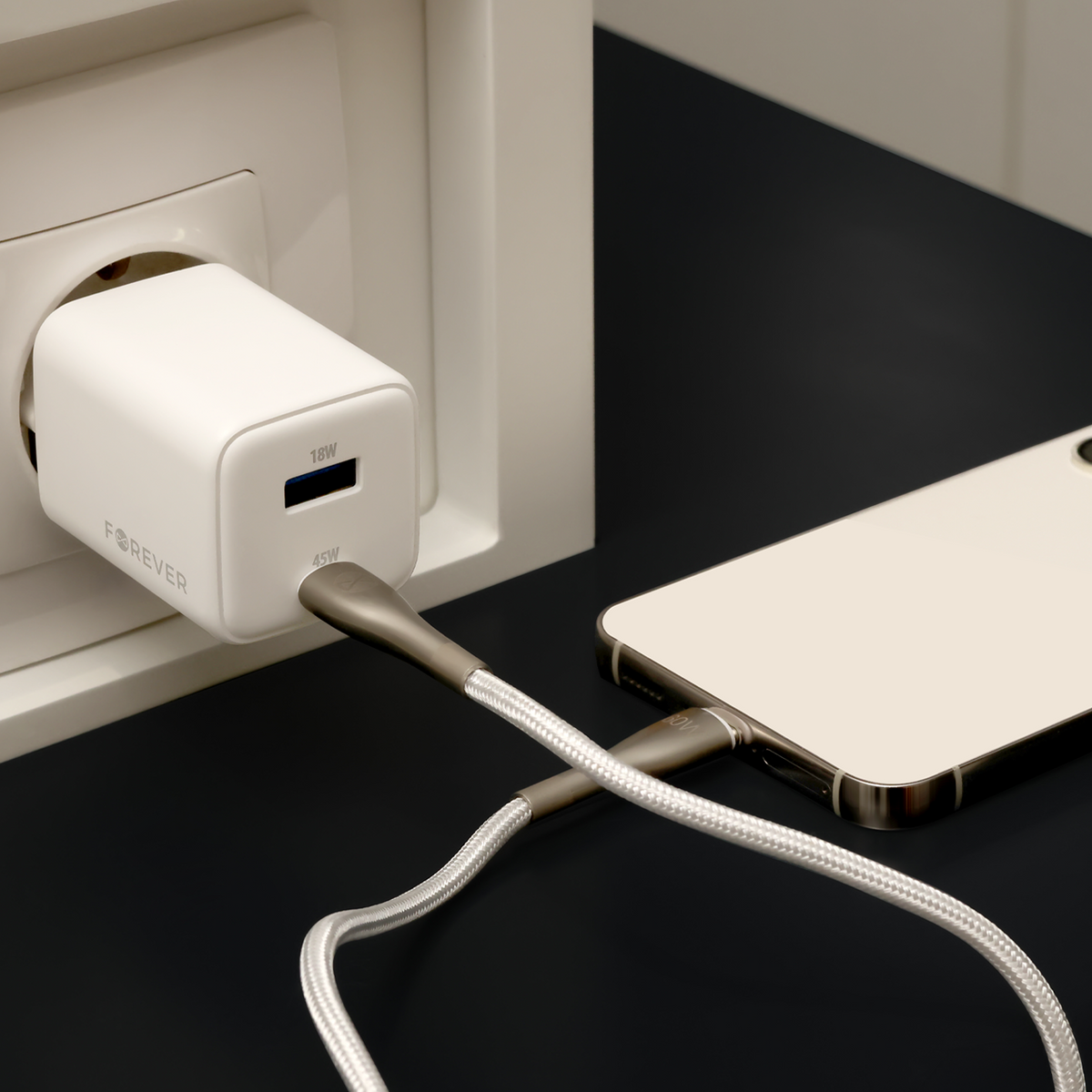 Forever TC-08-45AC GaN PD QC lādētājs 1x USB-C 1x USB 45W balts