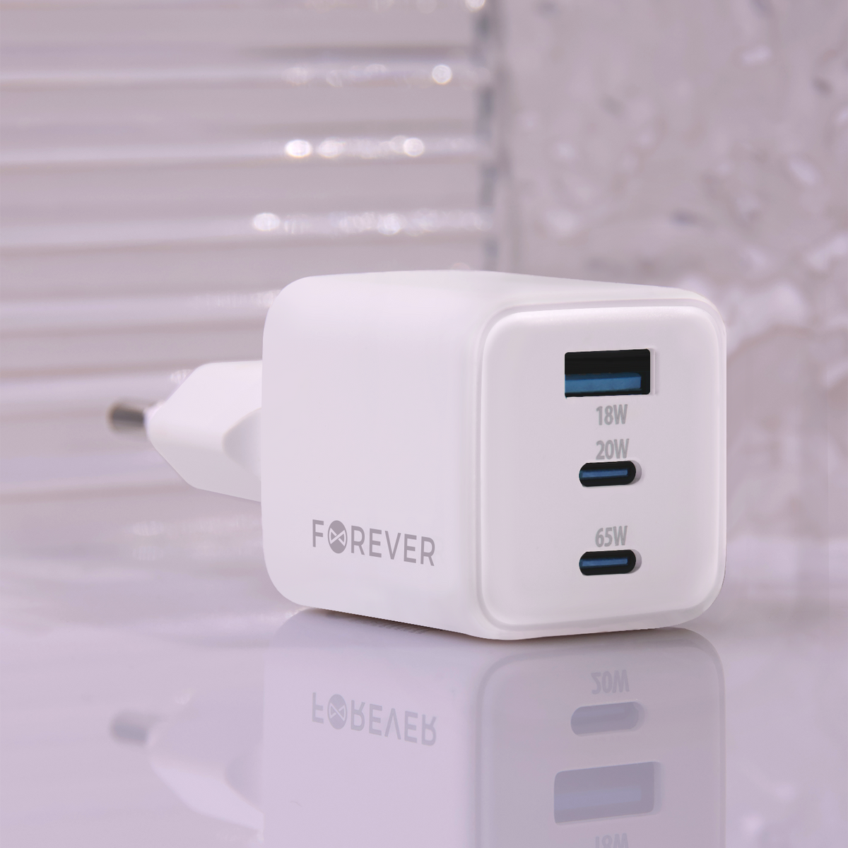 Forever TC-08-65ACC GaN PD QC lādētājs 2x USB-C 1x USB 65W balts
