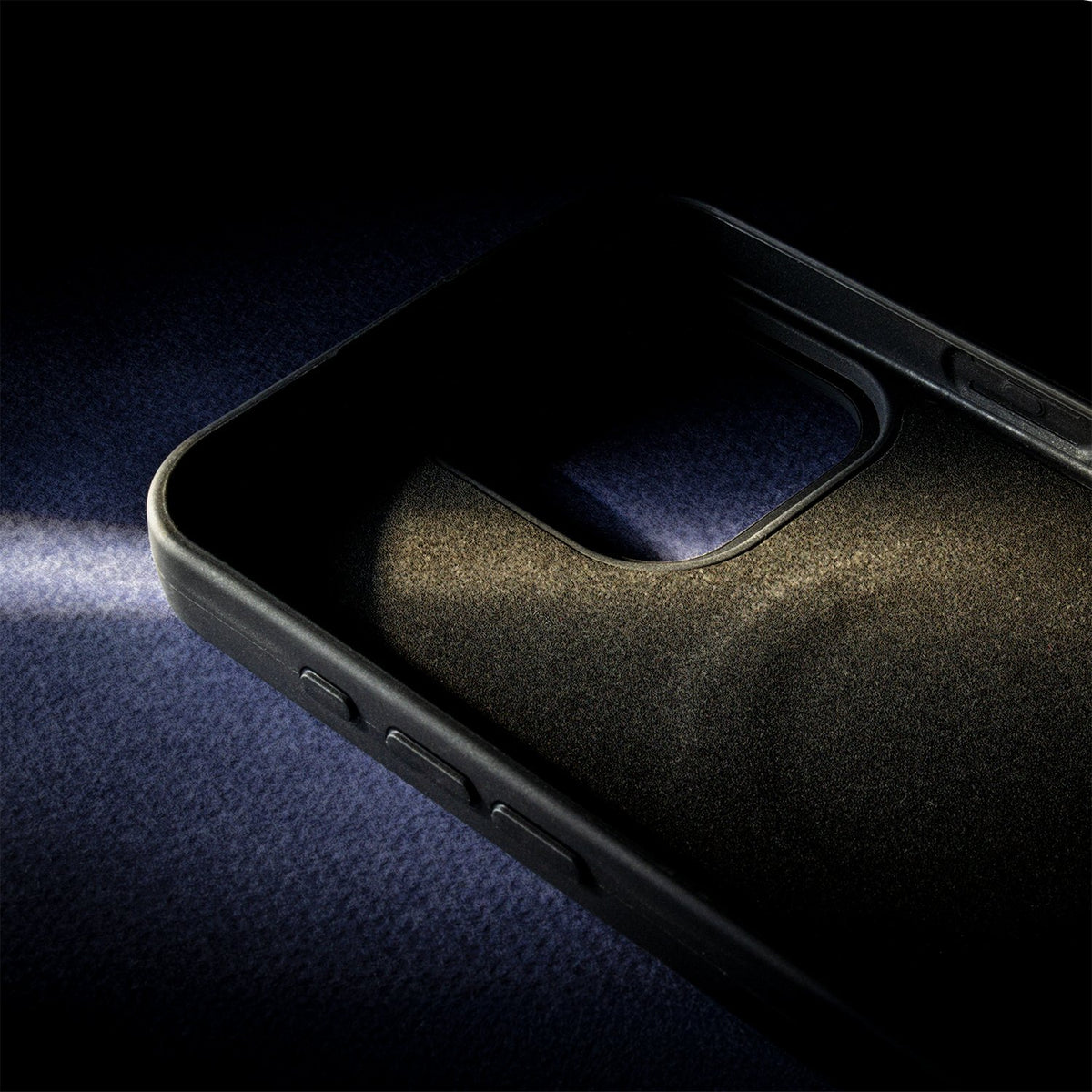 Loop Thin MagSafe vāciņš iPhone 14 6,1", melns