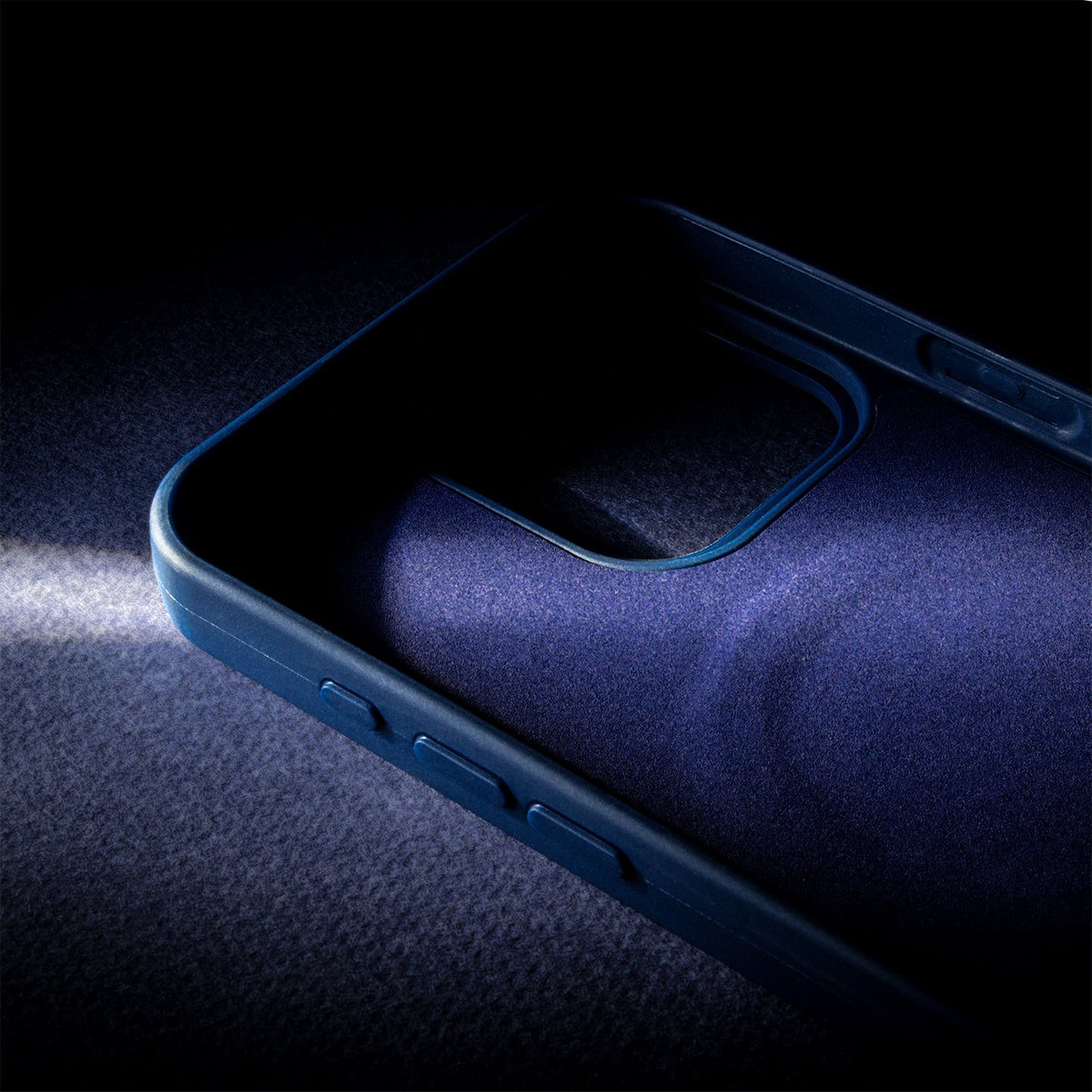 Loop Thin MagSafe vāciņš iPhone 15 Pro 6,1", tumši zils