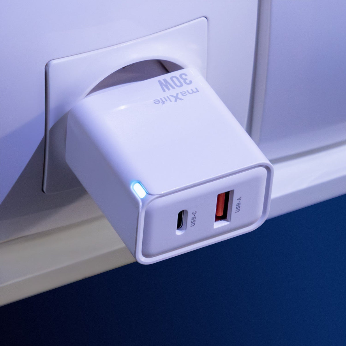 Maxlife MXTC-09-30AC GaN PD QC lādētājs 1x USB-C 1x USB 30W balts