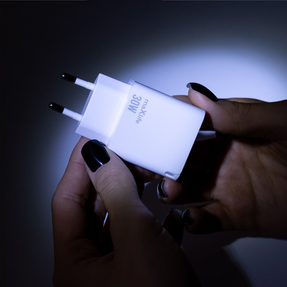 Maxlife MXTC-09-30AC GaN PD QC lādētājs 1x USB-C 1x USB 30W balts