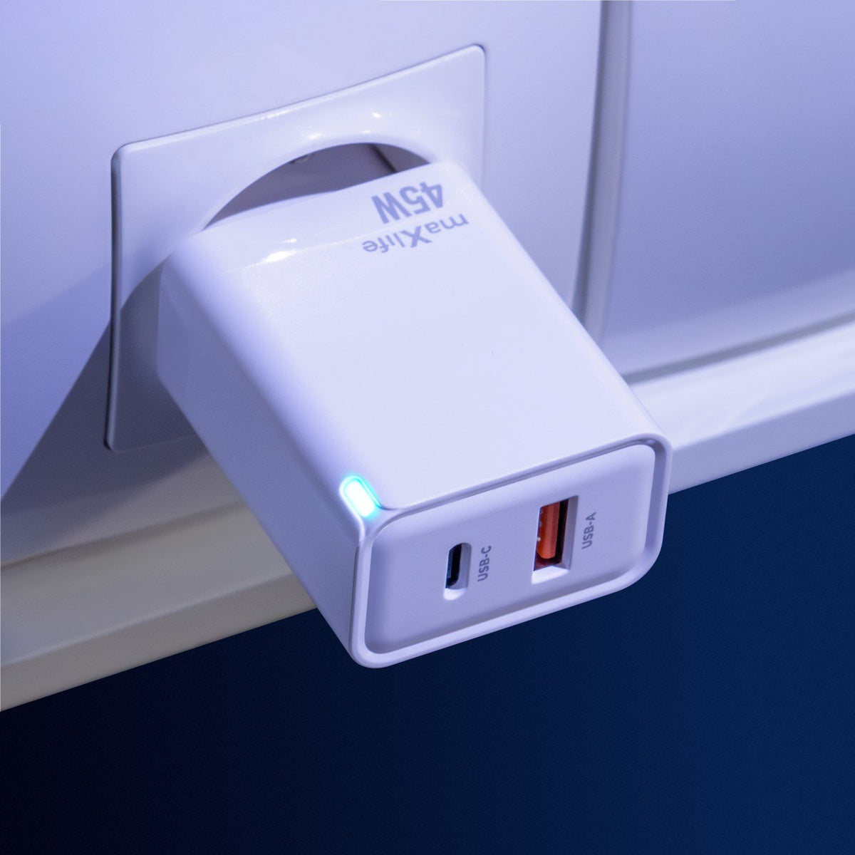 Maxlife MXTC-09-45AC GaN PD QC lādētājs 1x USB-C 1x USB 45W balts