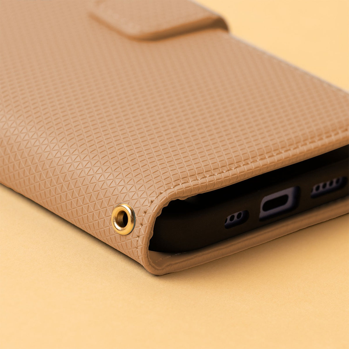 Viedais trīsstūra formas futrālis Xiaomi Redmi 14C 4G/ 14C 5G / Redmi A4 / POCO C75 brūns