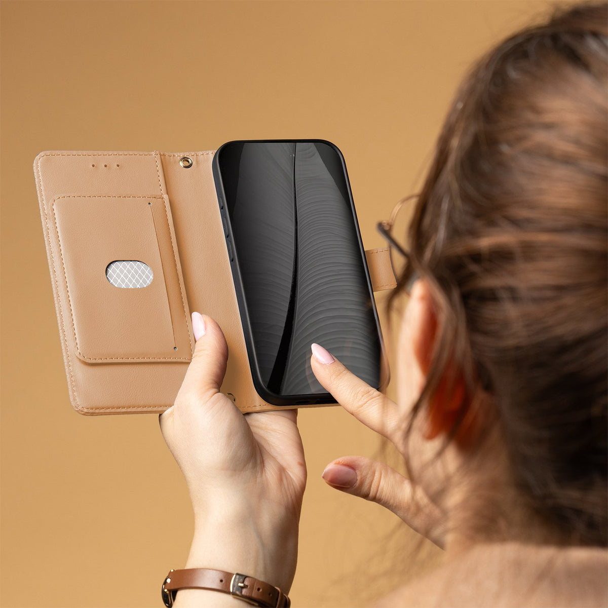 „Smart Triangle“ vāciņš Motorola Edge 70 Fusion tālrunim, brūns
