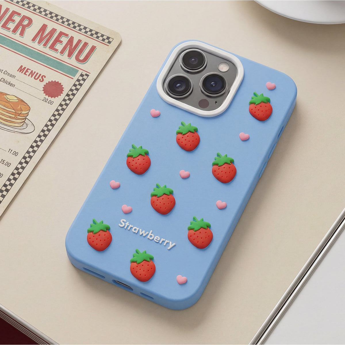 Zilais zemeņu motīva vāciņš iPhone 16 Pro 6,3"