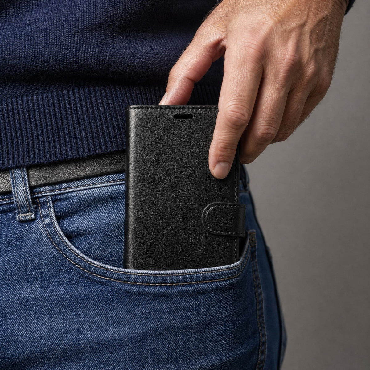 „Smart Luxe“ ādas vāciņš viedtālrunim „Xiaomi Redmi Note 15 5G“, melns