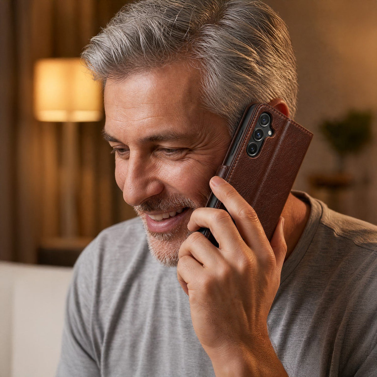„Smart Luxe“ ādas vāciņš iPhone 17 6,3" brūns