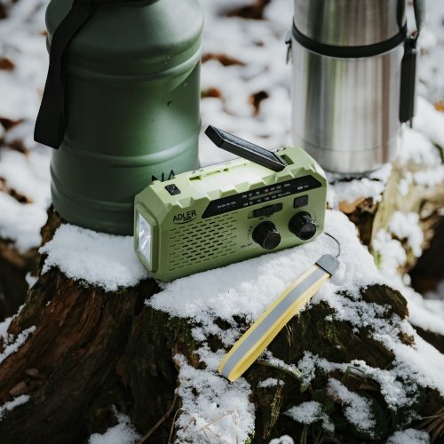 Ar kloķa piedziņu darbināms radio