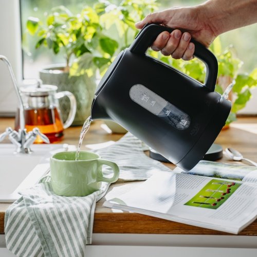 Adler tējkanna plastmasas 1,7 L melna | Strix