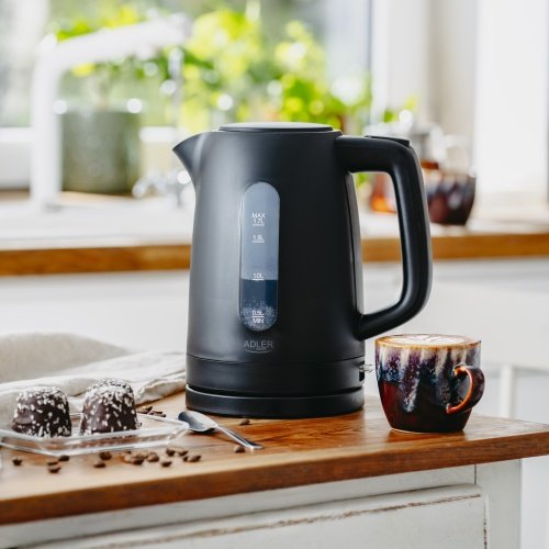 Adler tējkanna plastmasas 1,7 L melna | Strix