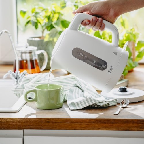 Adler tējkanna plastmasas 1,7 L balta | Strix