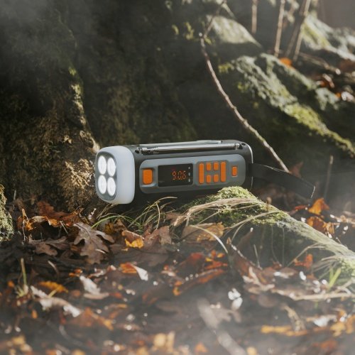 Avārijas radio ar saules uzlādi | Bluetooth 5.0 | 4 W LED lukturis | 4500 mAh ārējais akumulators