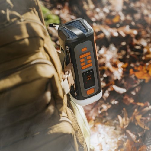 Avārijas radio ar saules uzlādi | Bluetooth 5.0 | 4 W LED lukturis | 4500 mAh ārējais akumulators