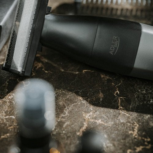Ķermeņa trimmeris ar garu salokāmu rokturi, USB, platu divpusēju 68 mm asmeni,