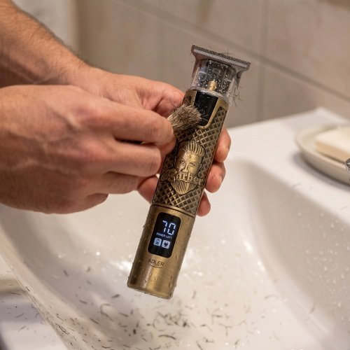 Profesionāls trimmeris- keramikas kustīgie asmeņi, LED displejs, USB-C, 180 Min