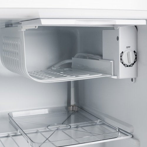 Brīvi stāvošs zemgalda ledusskapis, 45 l | Metāla durvis | 6 pakāpju temperatūras regulēšana | Balts