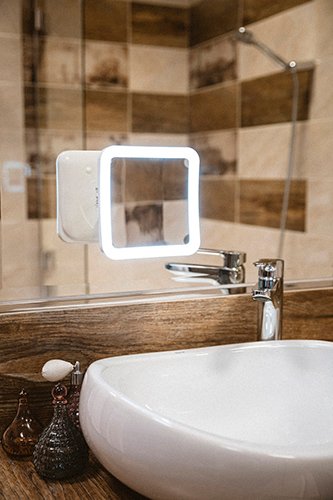 LED vannas istabas spogulis