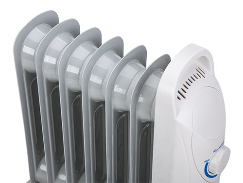 Eļļas radiators, 800 W, 7 ribas, regulējams temperatūras regulators, automātiska enerģijas patēriņa kontrole, pārkaršanas aizsardzība, rokturis pārnēsāšanai
